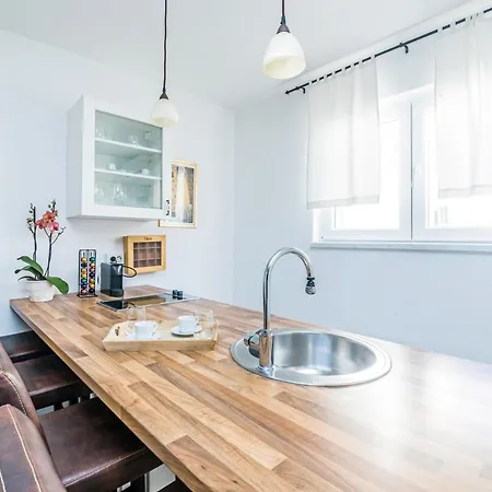 M&a Apartment *